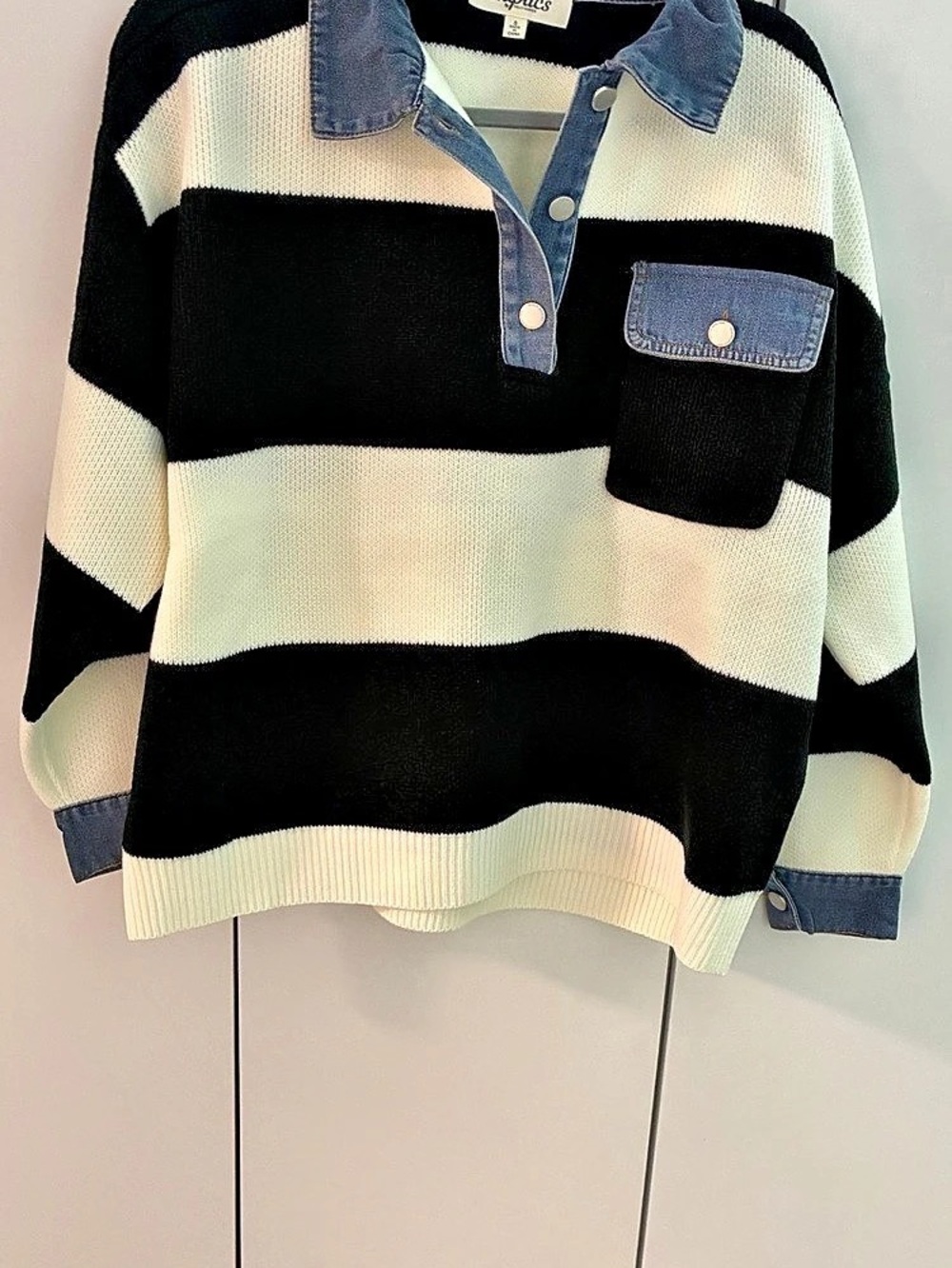 Hangries Striped Denim Collar Sweater in Black & White Large Like New